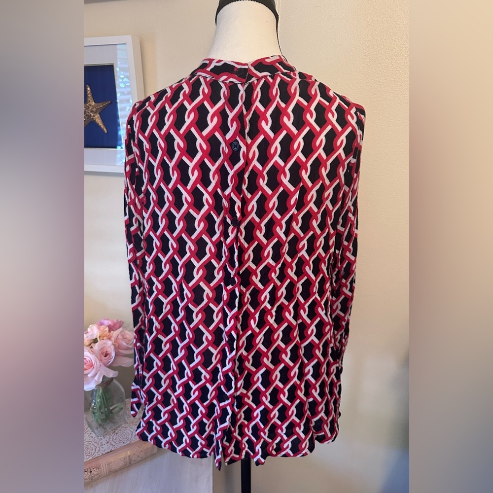 Chic Women's Geometric Patterned Top Back Closure - Picture 4 of 7